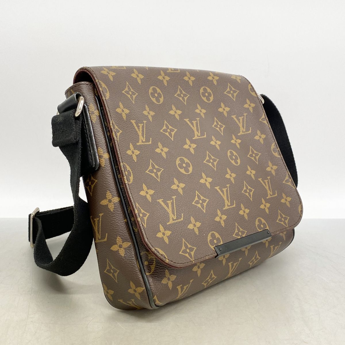 Louis Vuitton Shoulder Bag Monogram Macassar District PM Brown — view 2