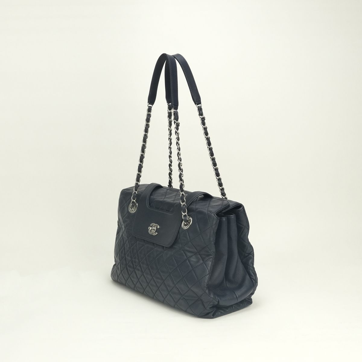 Hermes Matelasse Tote Shoulder Bag Lambskin Navy Silver CC Logo — view 2