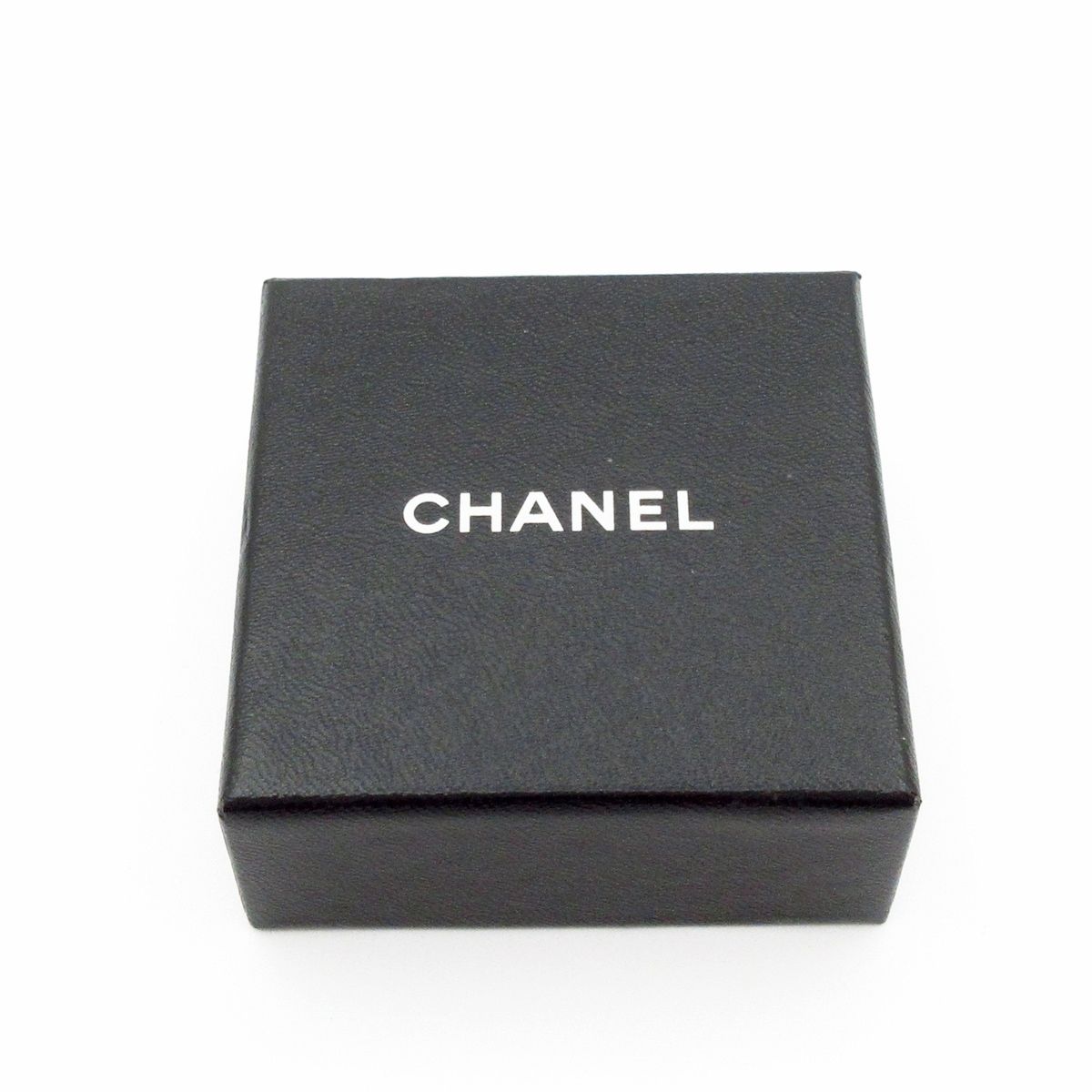 Chanel Earrings Camellia Gold — view 5
