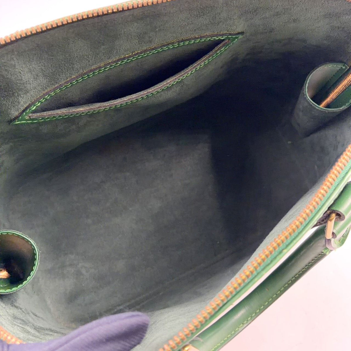 Louis Vuitton Alma Epi Borneo Green Leather Handbag Gold — view 3