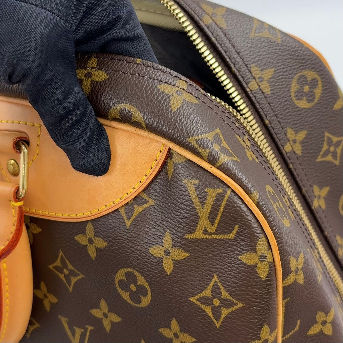 Louis Vuitton Evasion Monogram Leather Brown Light Boston Bag Gold — view 8