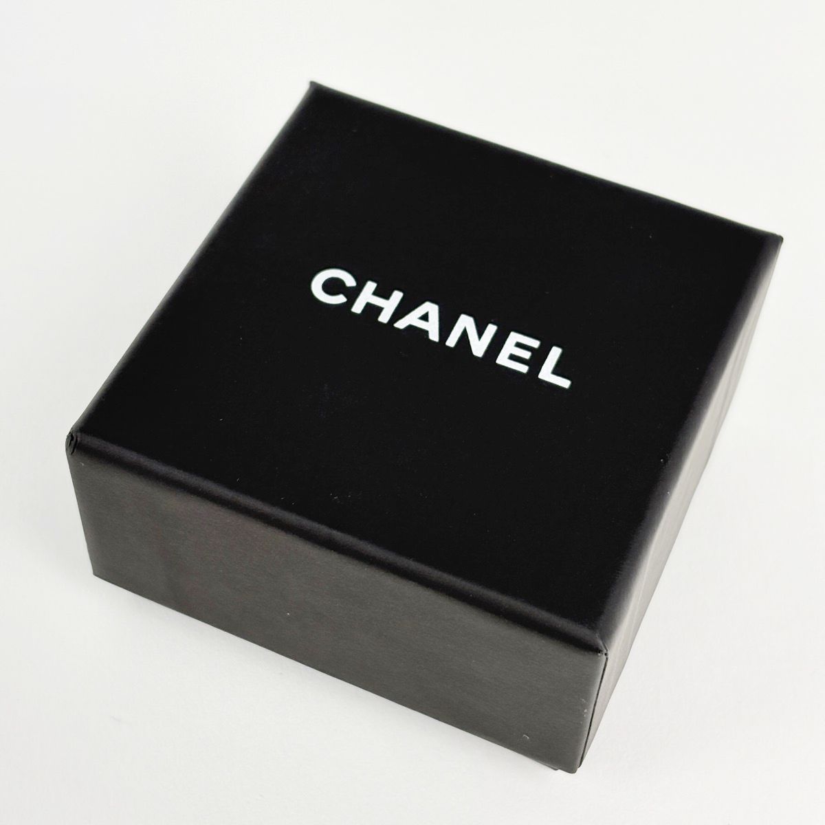 Chanel Earrings CC Logo Round Plastic Black Gold — view 7