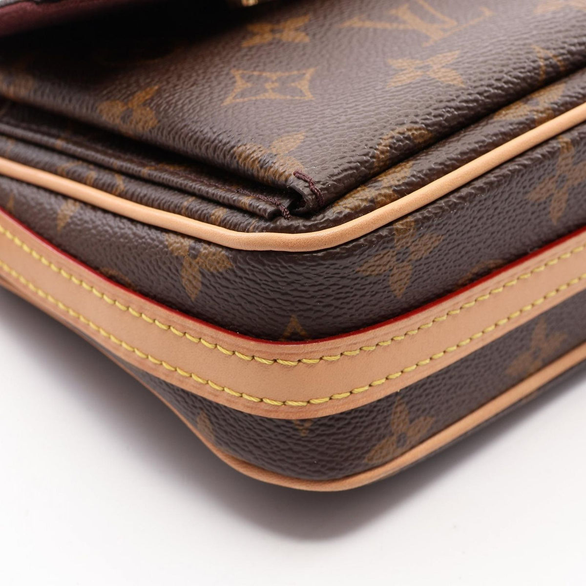 Louis Vuitton Shoulder Bag Monogram Leather — view 5