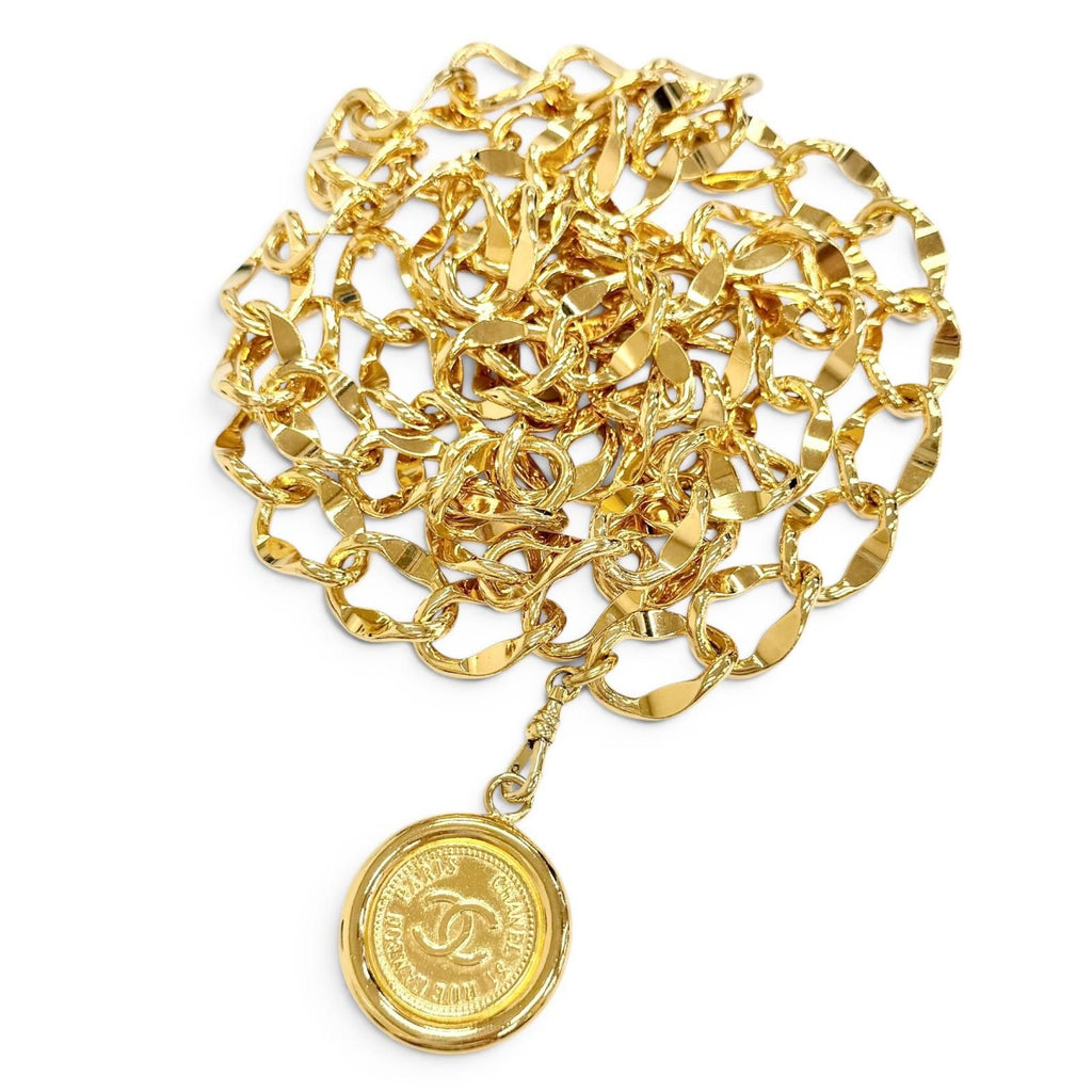 Chanel Vintage 31 Rue Cambon CC Logo Coin Motif Chain Belt Gold
