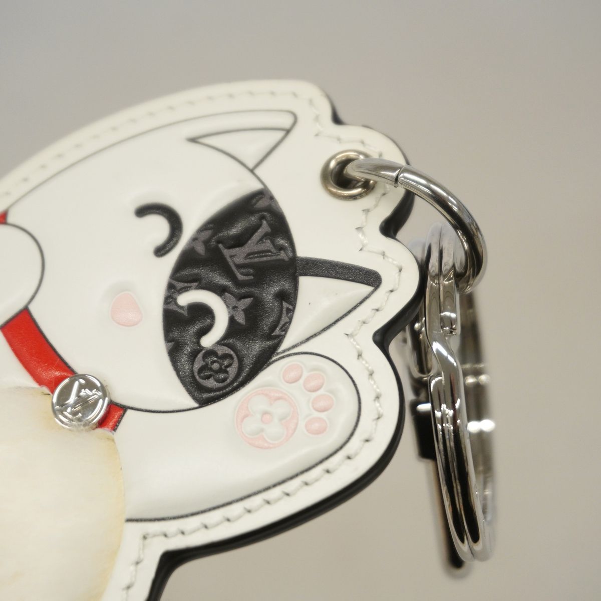 Louis Vuitton Key Holder Charm Monogram LV Cat White Black — view 5