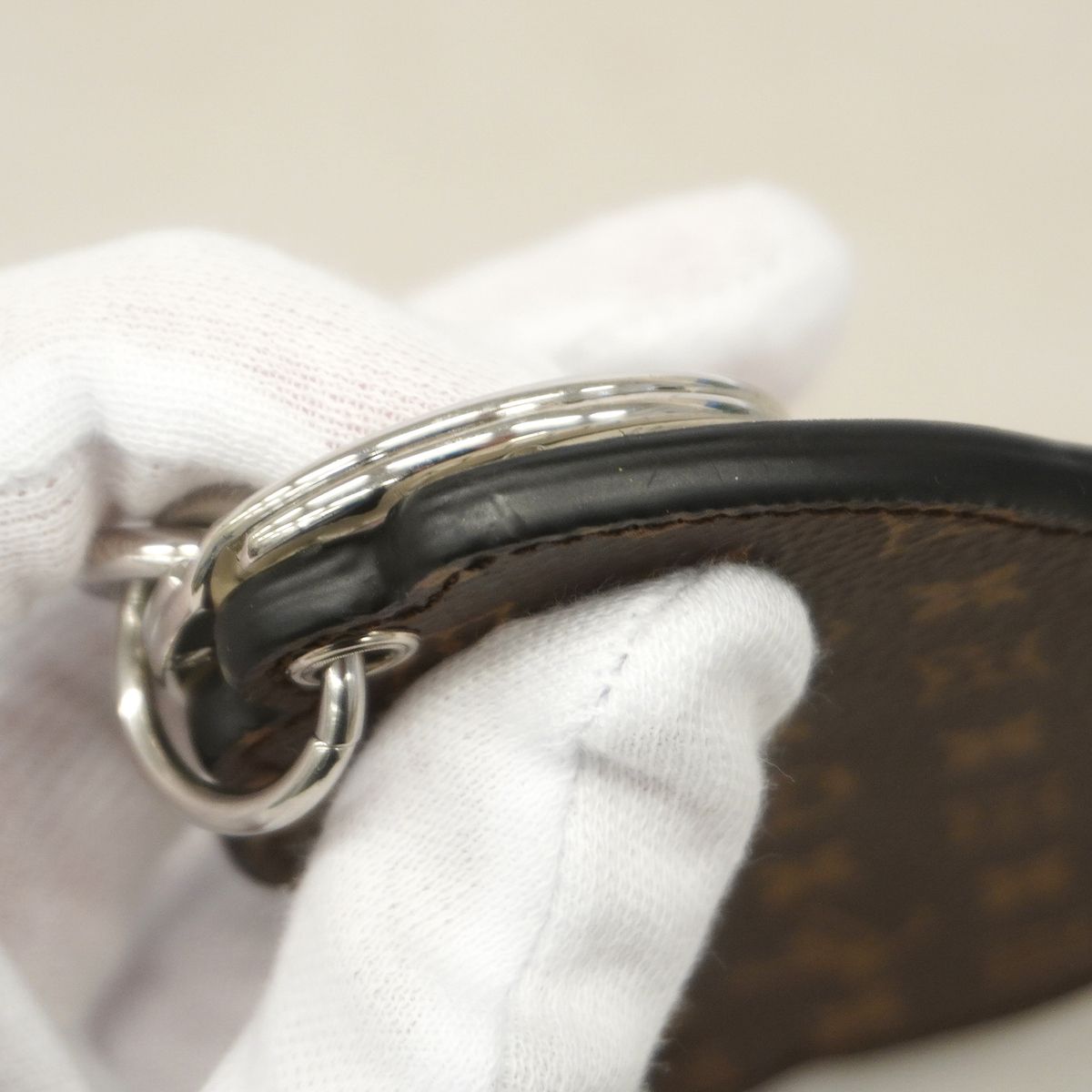 Louis Vuitton Key Holder Charm Monogram LV Cat White Black — view 4