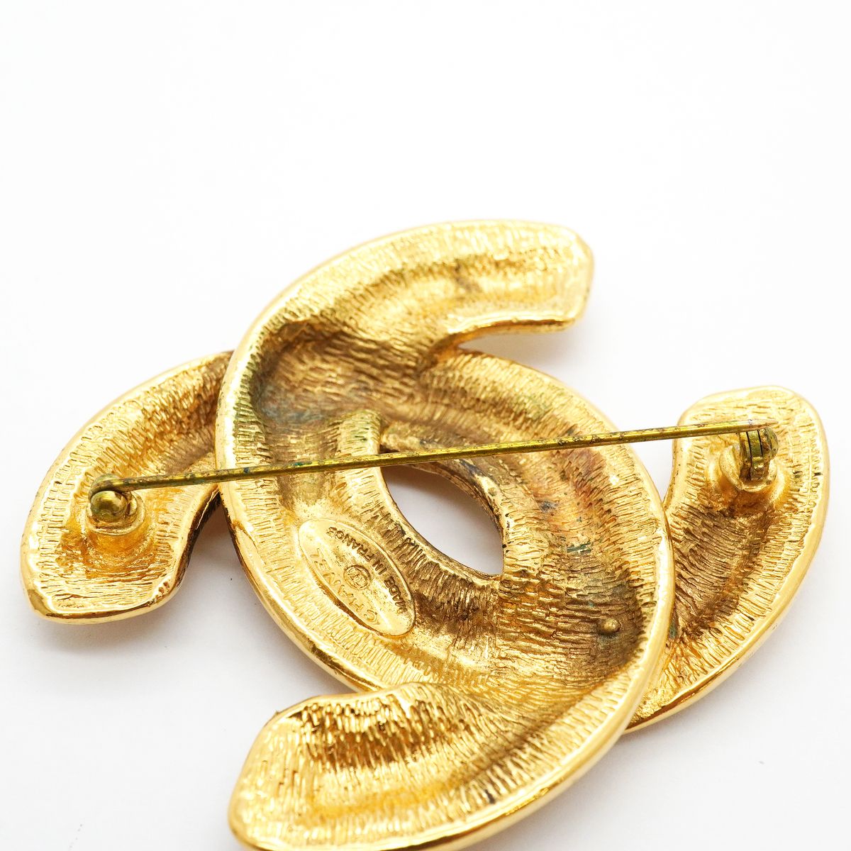 Chanel Brooch Vintage CC Logo Quilted Gold Plated — view 8