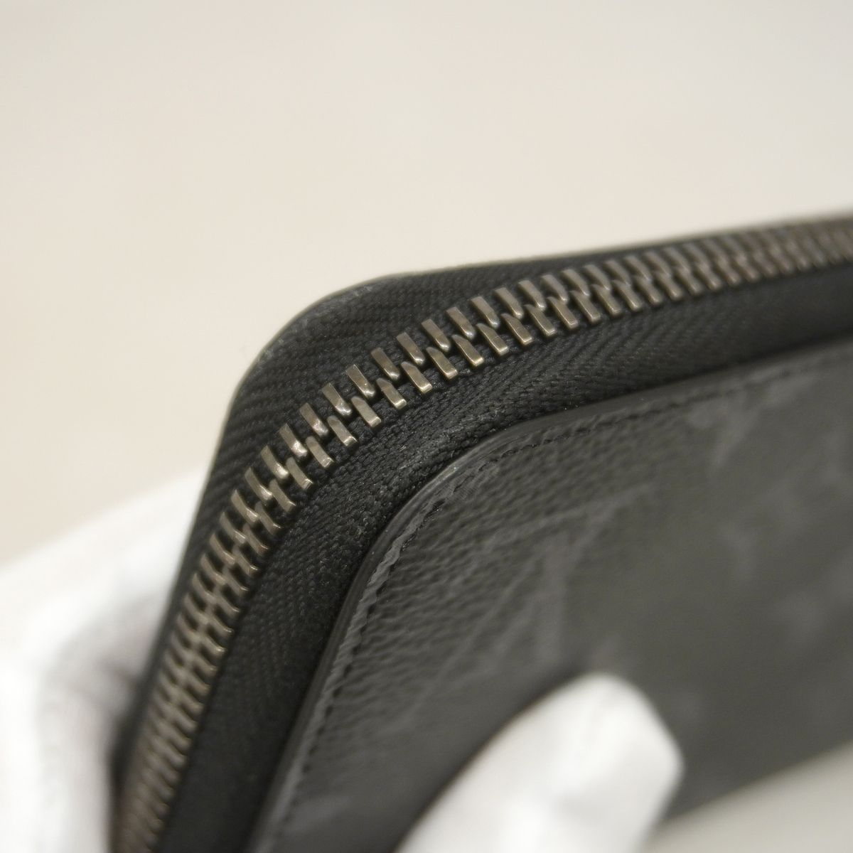 Louis Vuitton Wallet Monogram Eclipse Zippy Horizontal Black — view 5