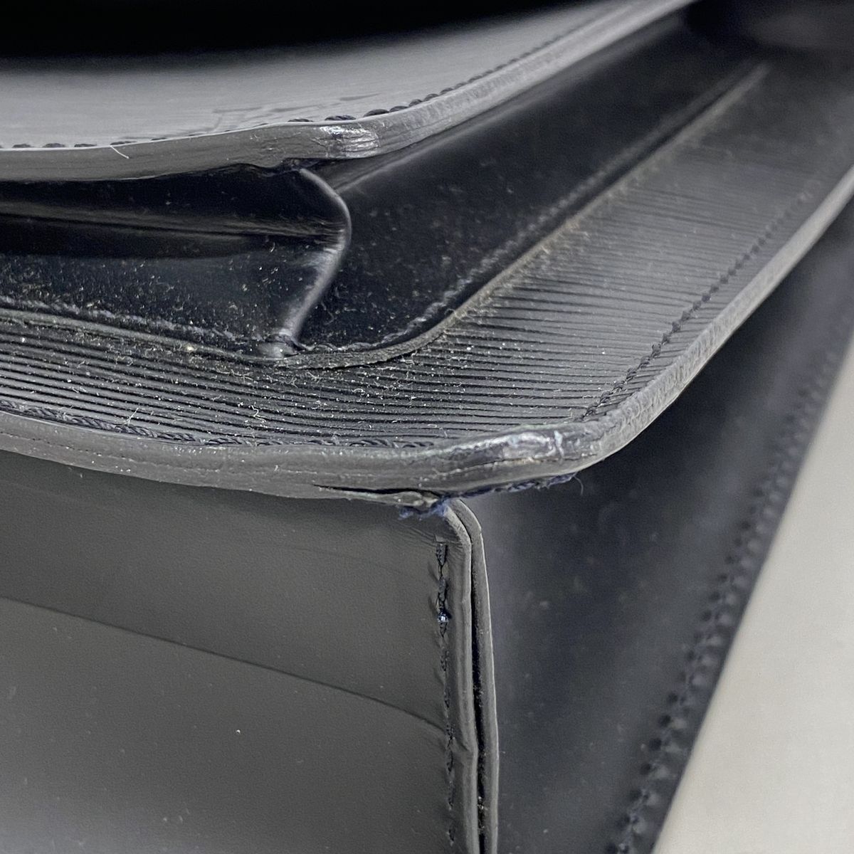 Louis Vuitton Handbag Epi Monceau 28 Noir — view 6