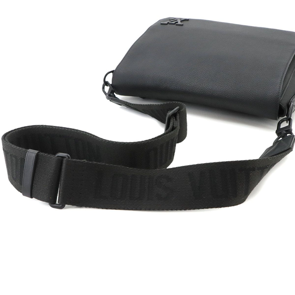 Louis Vuitton Aerogram Takeoff Messenger Shoulder Bag Leather Black — view 5