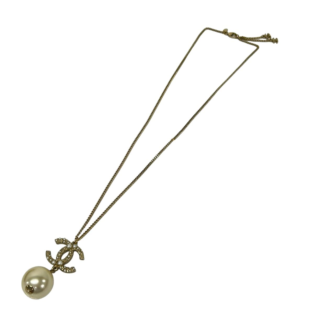 Chanel Necklace Gold Ivory Pearl CC Logo — view 2