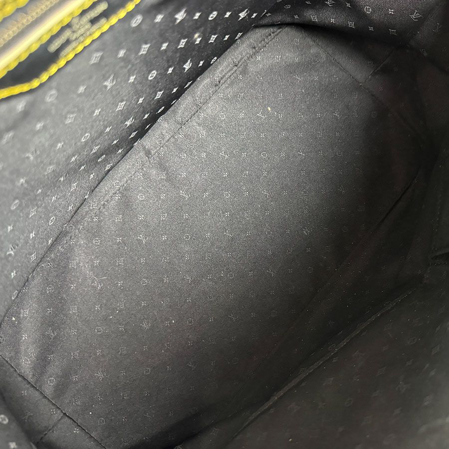 Louis Vuitton Handbag Lockit MM — view 5