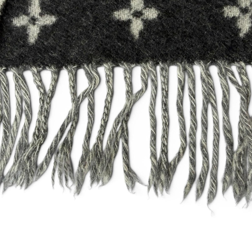 Louis Vuitton Echarpe LV Split Cashmere 100% Monogram Fringe Scarf Black Gray — view 5
