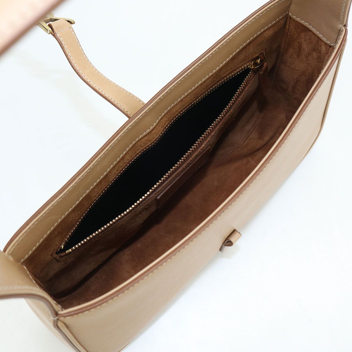 Saint Laurent le Cassette Hobo Leather — view 3