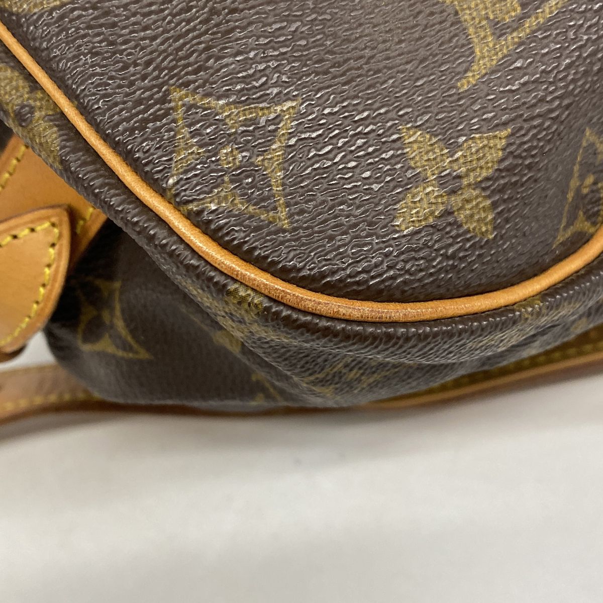 Louis Vuitton Shoulder Bag Monogram Saumur 35 Brown — view 7