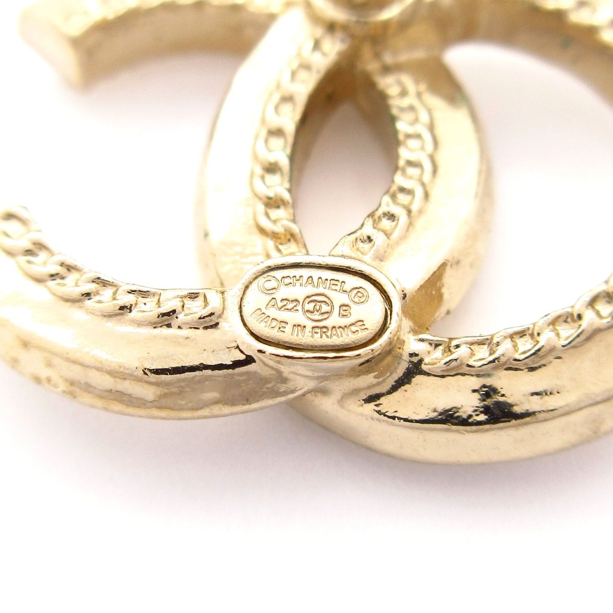 Chanel Earrings Gold CC Logo — view 5