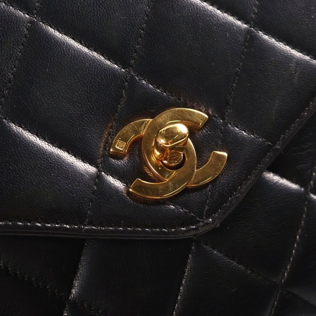 Chanel Quilted 25 CC Logo Single Flap Bag Chain Lambskin Black — view 6
