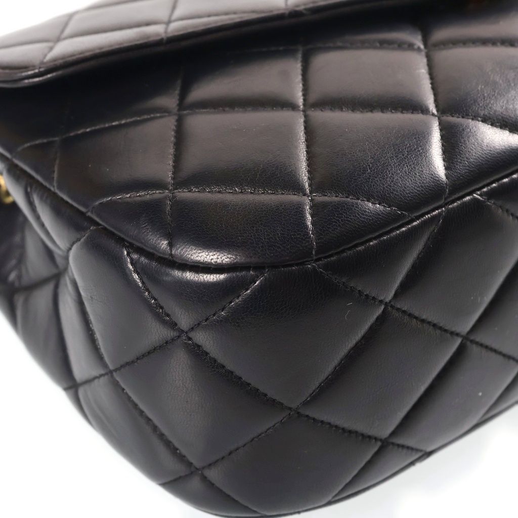 Chanel Quilted 25 CC Logo Single Flap Bag Chain Lambskin Black — view 5