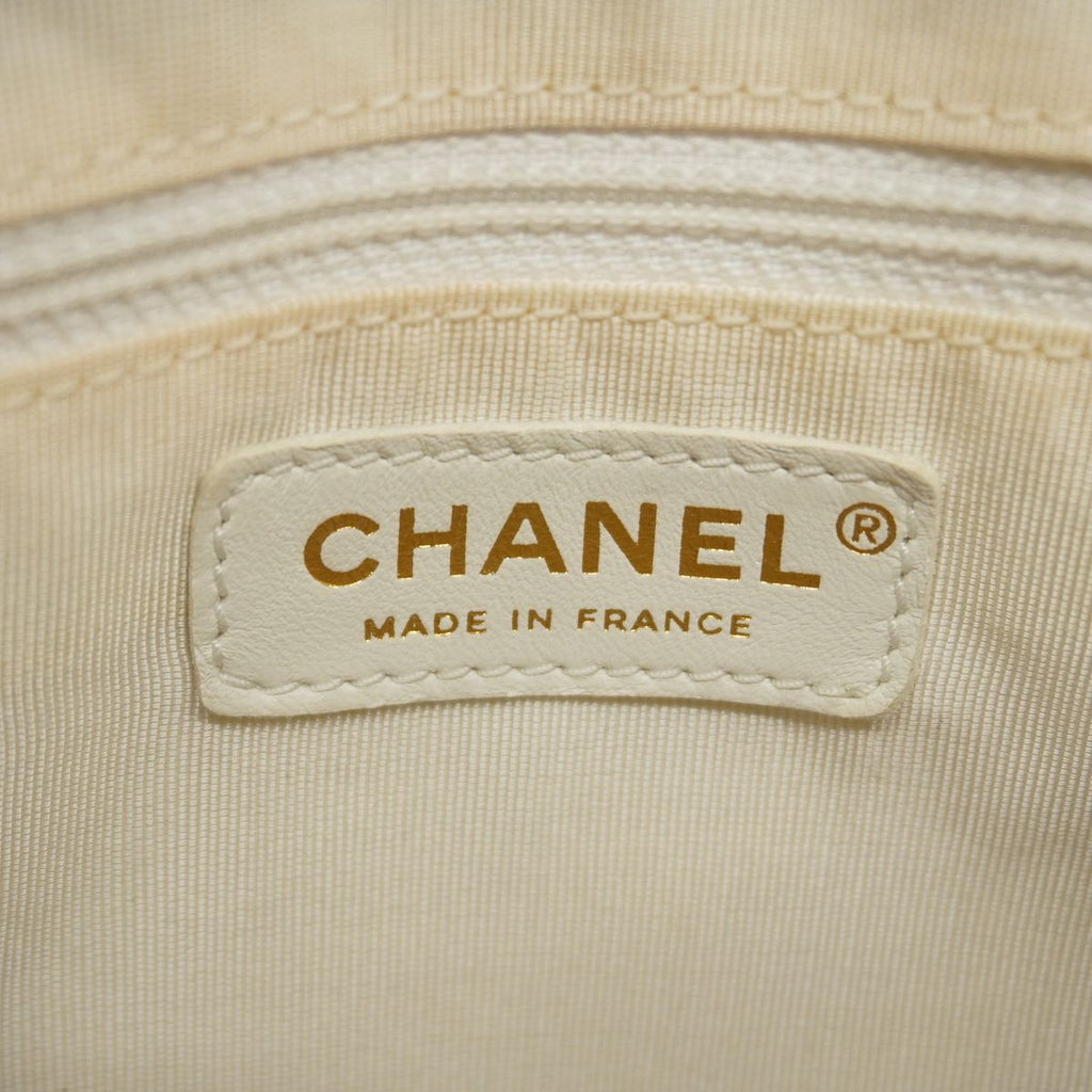 Chanel Shoulder Bag Quilted Caviar Leather White Champagne Gold — view 5