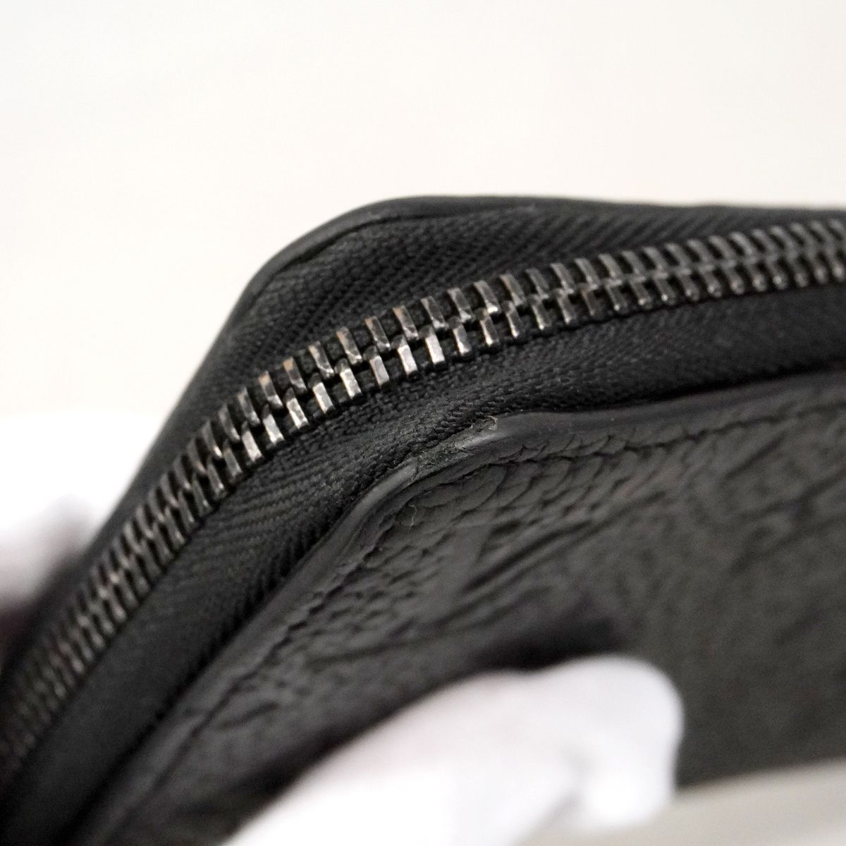 Louis Vuitton Wallet Monogram Taurillon Zippy Horizontal Black — view 6