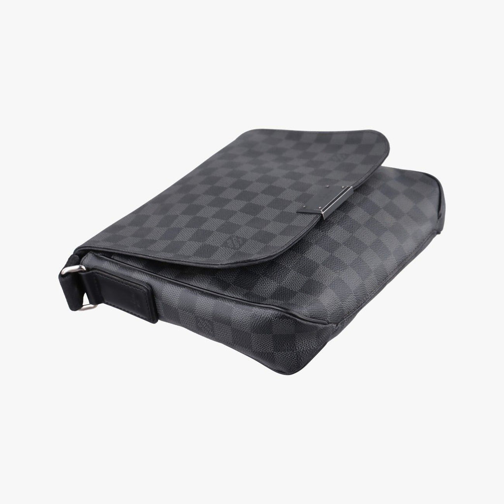 Louis Vuitton District PM Noir Damier Graphite — view 5
