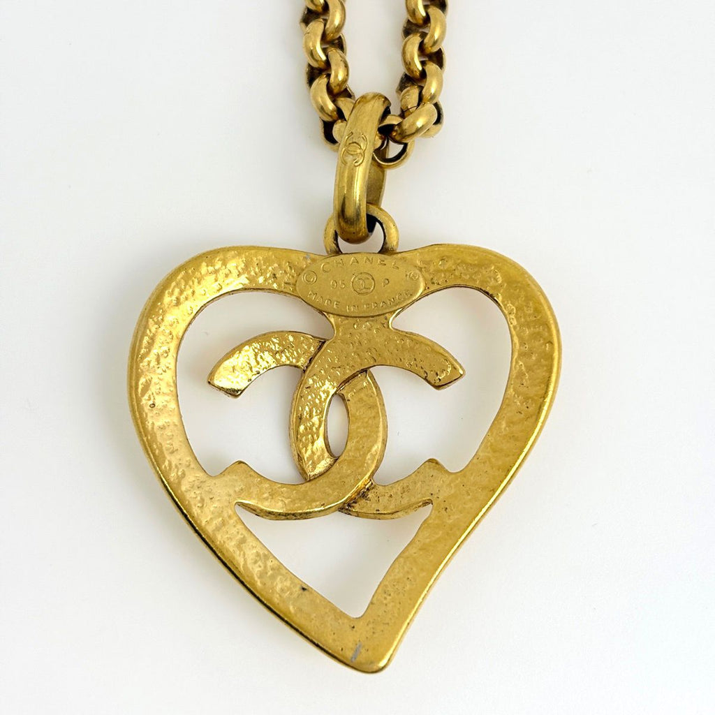 Chanel Necklace CC Logo Heart Gold Plated — view 2