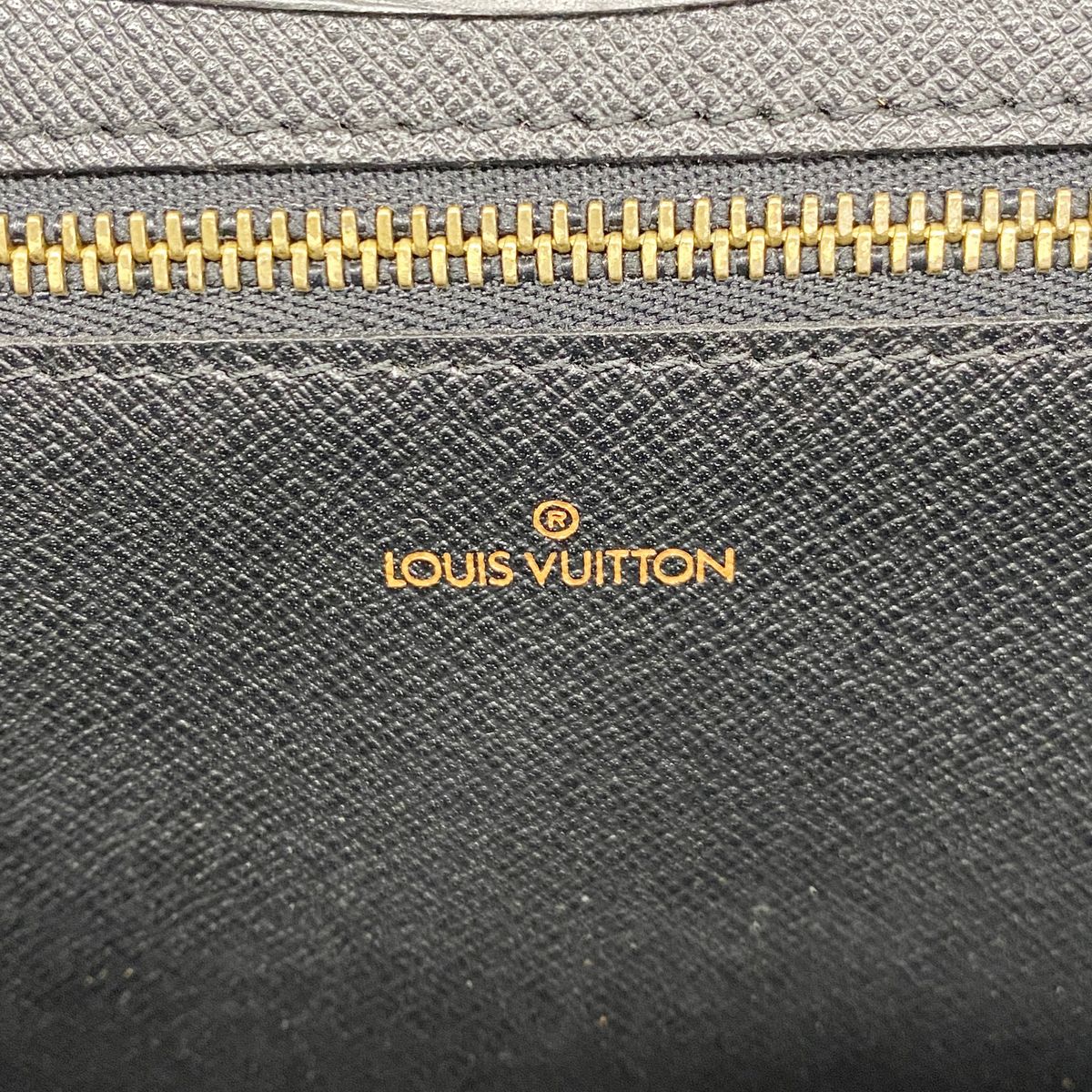 Louis Vuitton Clutch Epi Art Deco Noir — view 5
