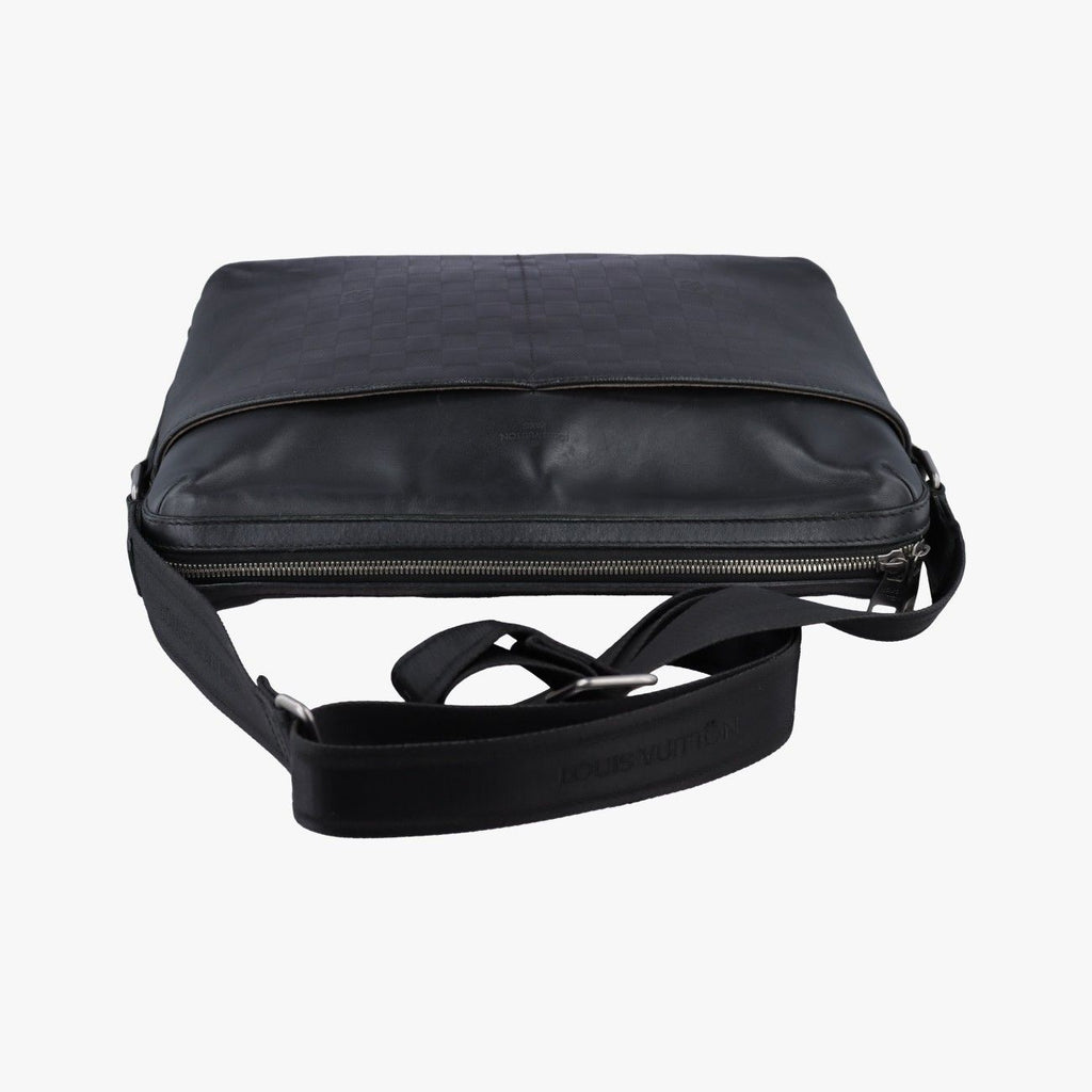 Louis Vuitton Calypso MM Noir Damier Infini — view 8