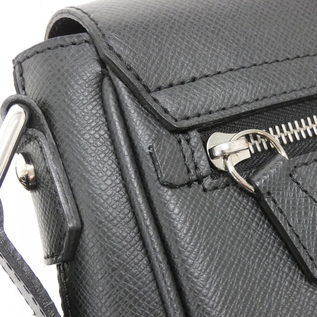Louis Vuitton Vintage Taiga Luca Shoulder Bag — view 5