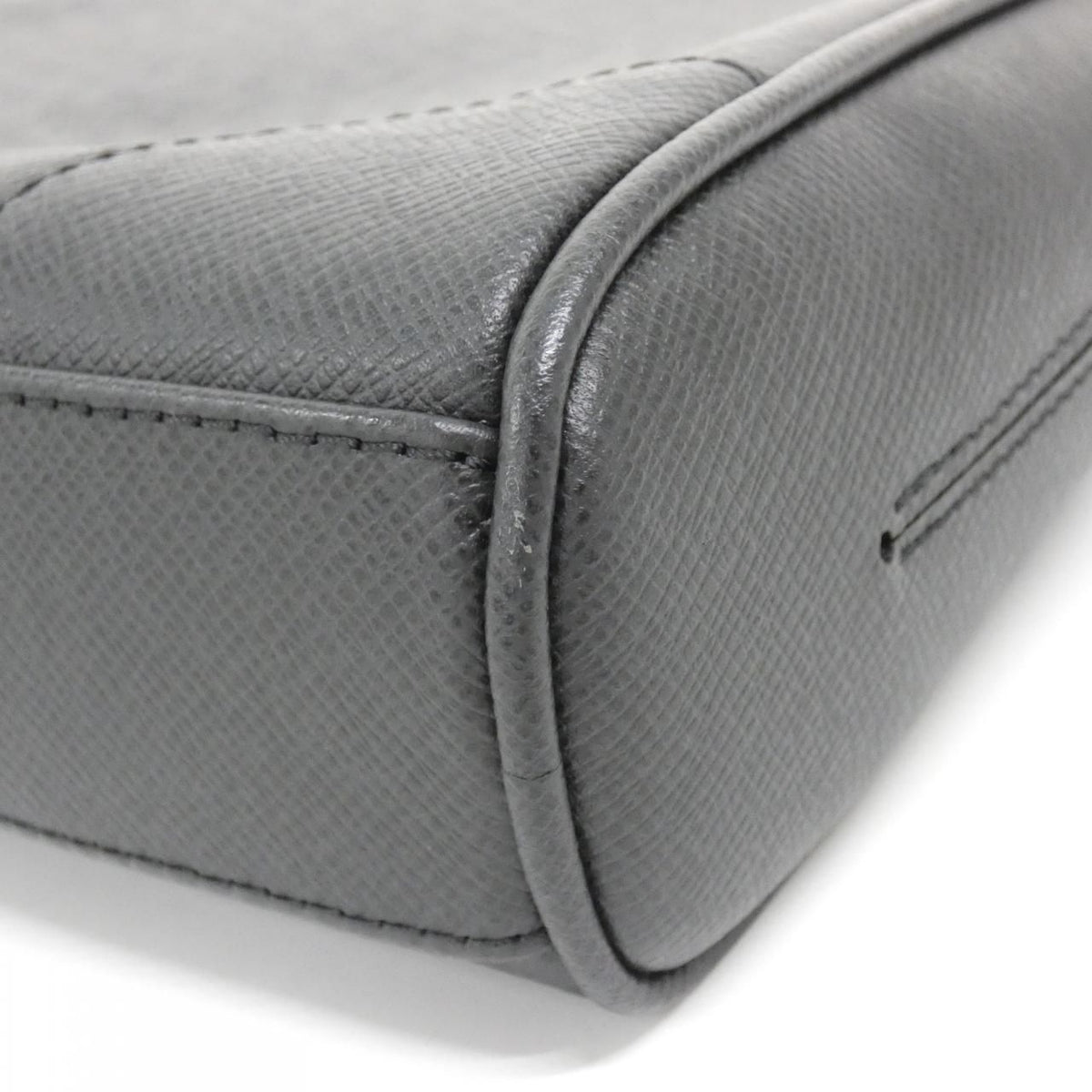 Louis Vuitton Vintage Taiga Luca Shoulder Bag — view 3