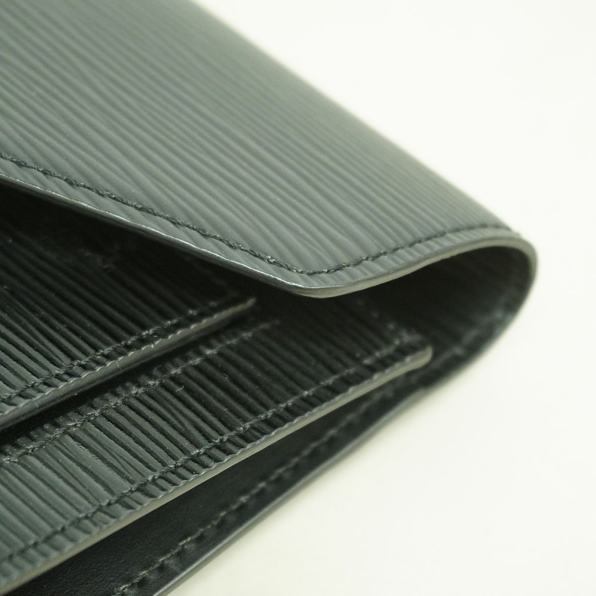 Louis Vuitton Clutch Epi Pochette Series Dragonne Noir — view 7
