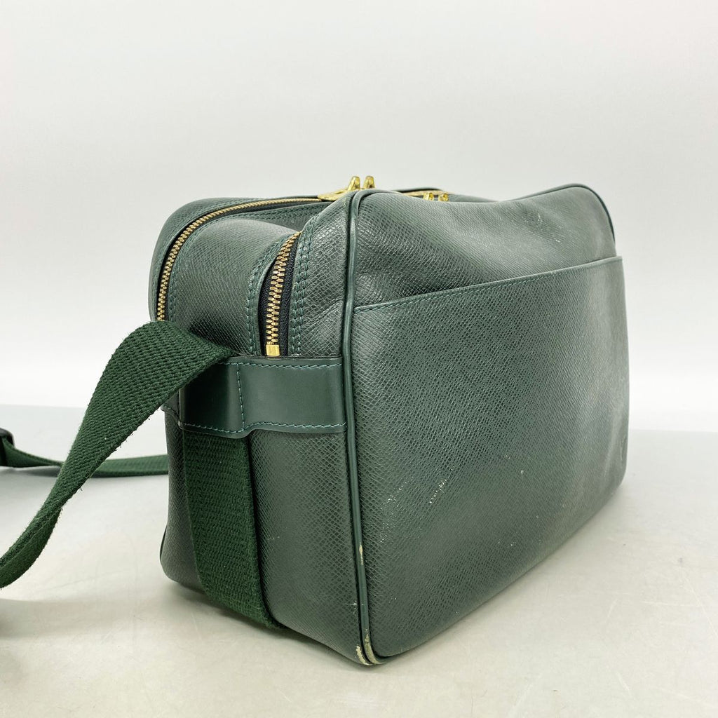 Louis Vuitton Shoulder Bag Taiga Reporter PM Epi Sea — view 2