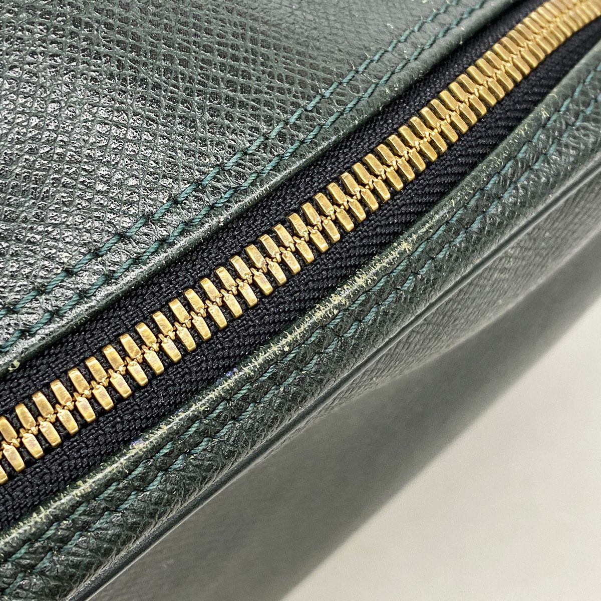 Louis Vuitton Shoulder Bag Taiga Reporter PM Epi Sea — view 8