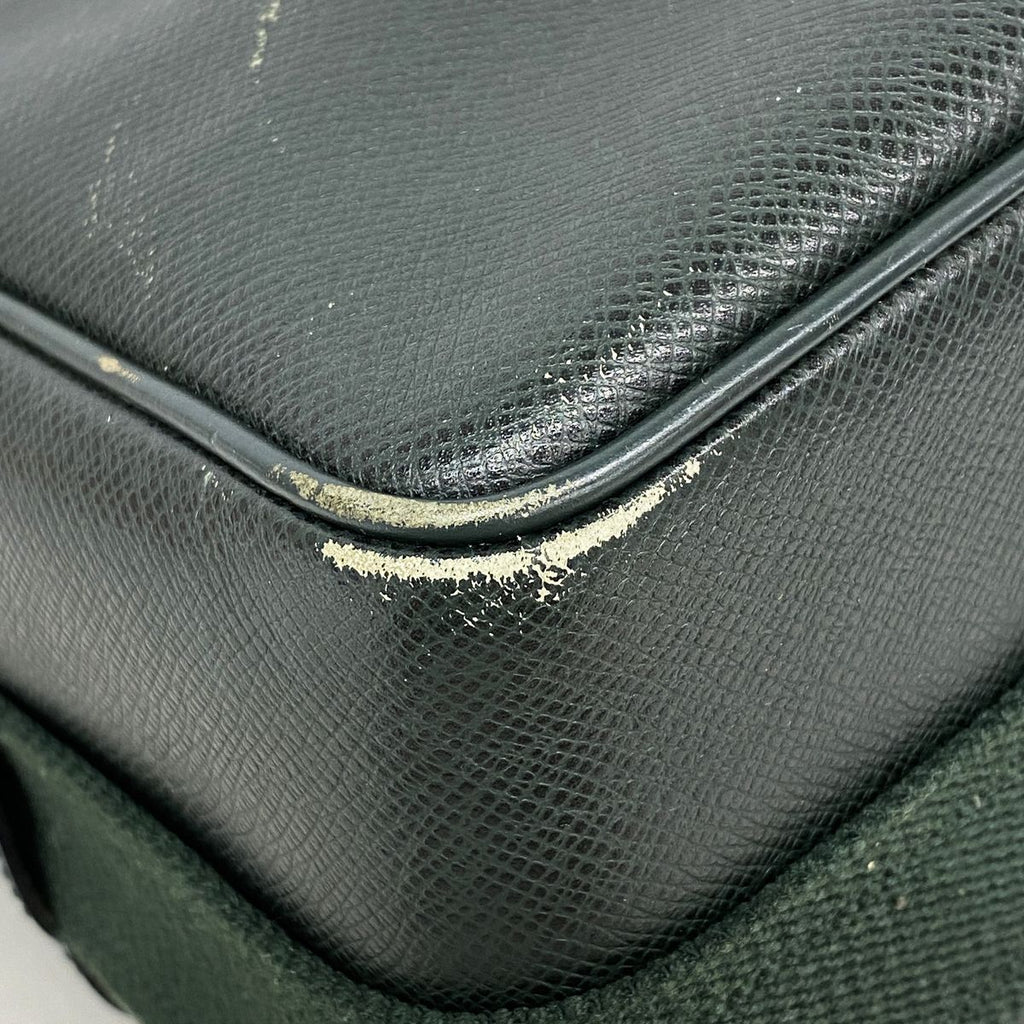 Louis Vuitton Shoulder Bag Taiga Reporter PM Epi Sea — view 6