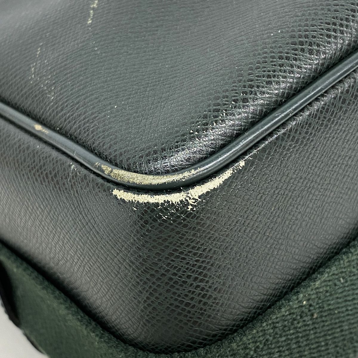 Louis Vuitton Shoulder Bag Taiga Reporter PM Epi Sea — view 6