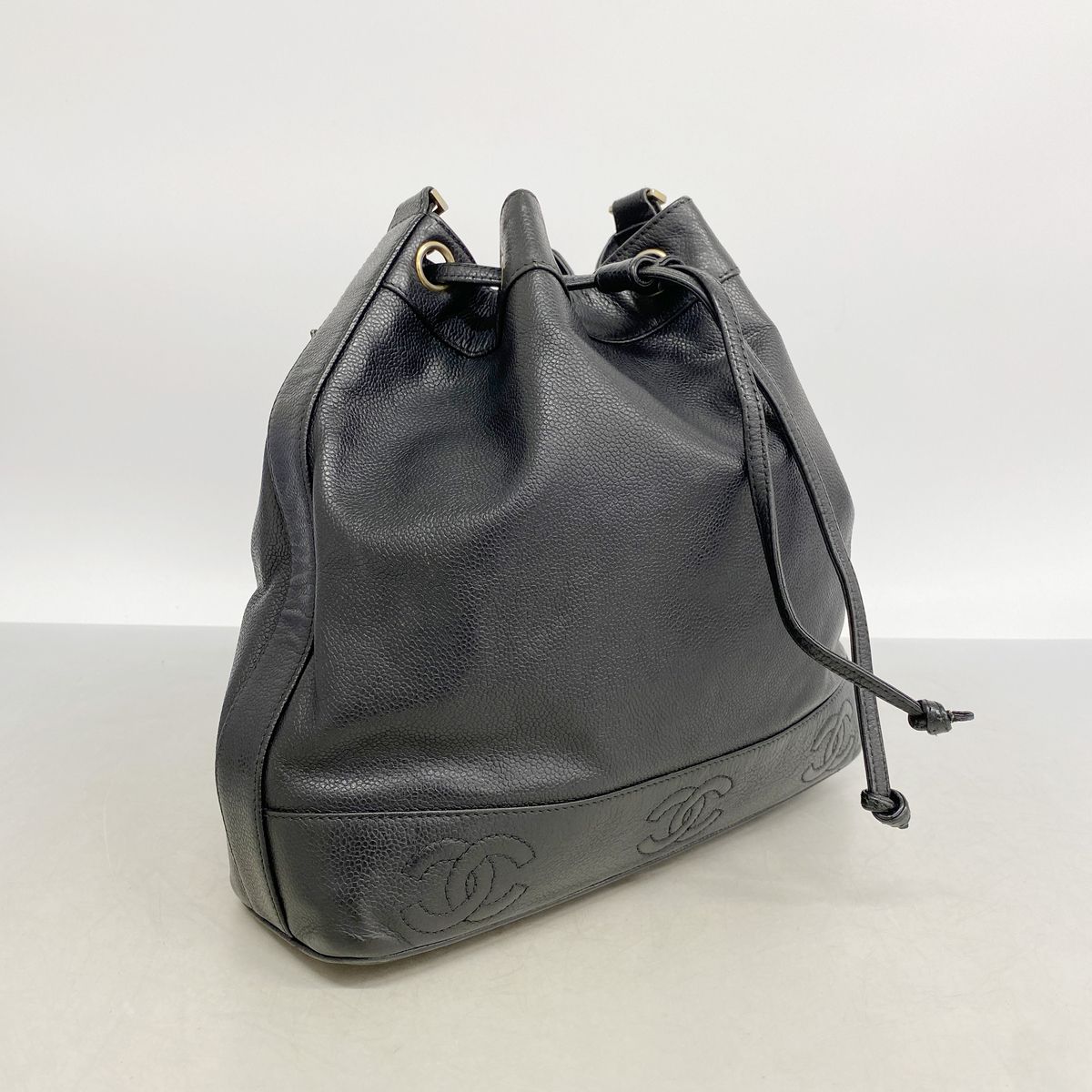 Chanel Shoulder Bag Triple Coco Caviar Leather Black Gold — view 2