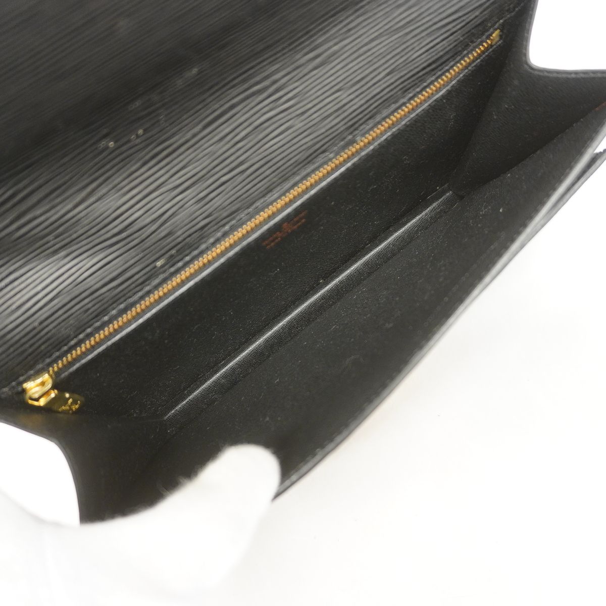 Louis Vuitton Clutch Epi Pochette Series Dragonne Noir — view 4