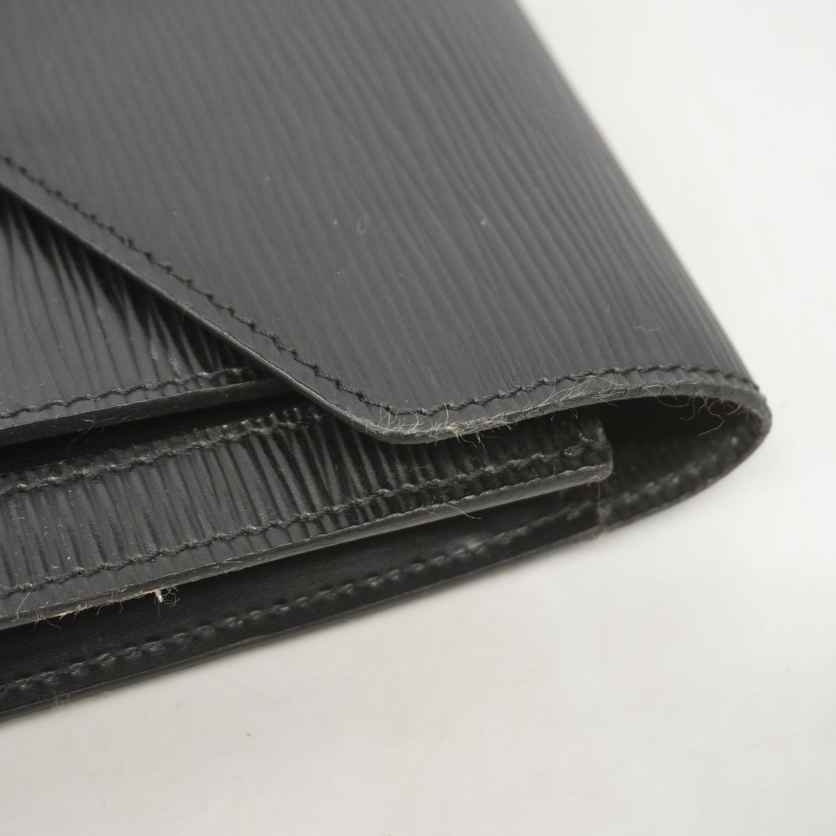 Louis Vuitton Clutch Epi Pochette Series Dragonne Noir — view 7