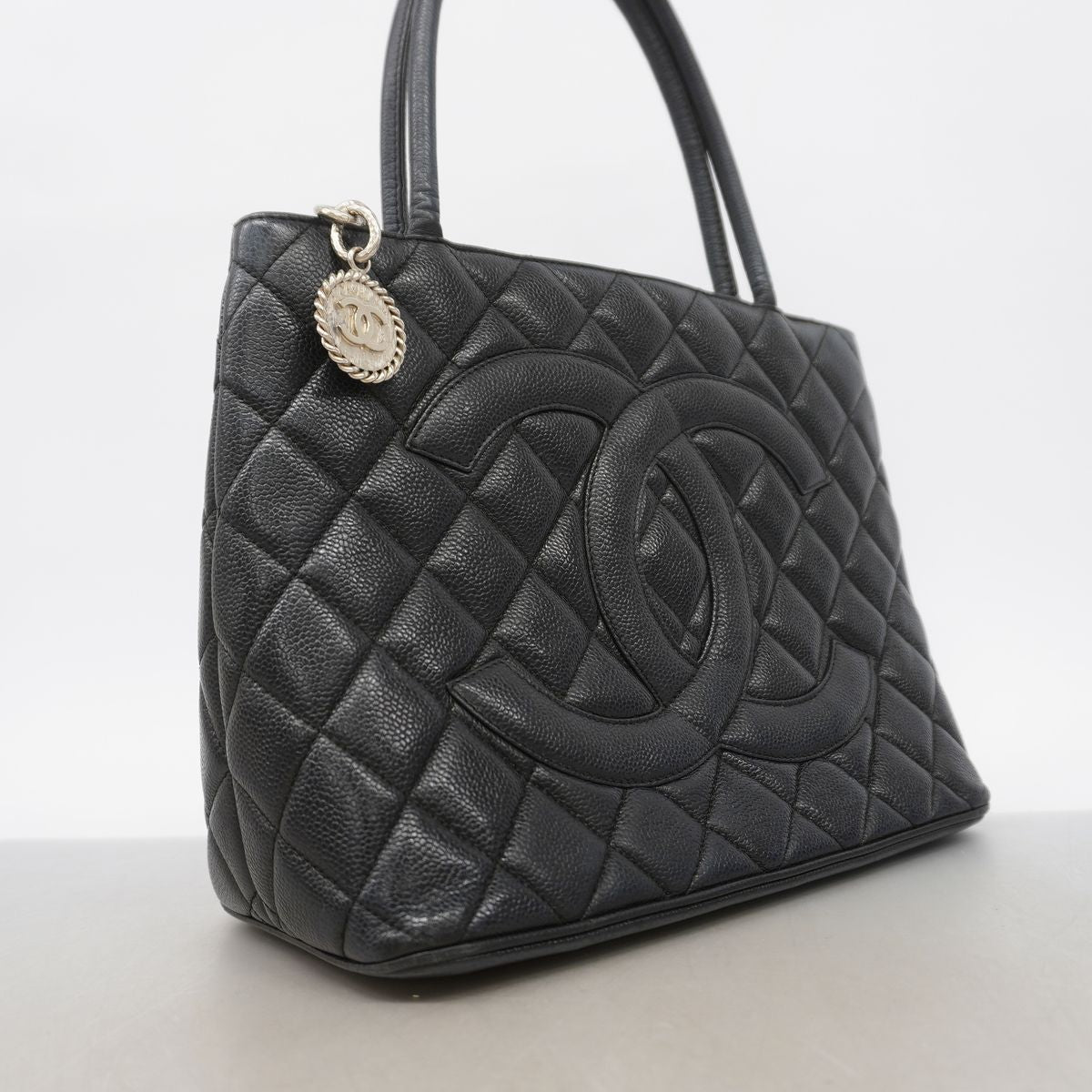 Chanel Tote Bag Reissue Caviar Leather Black Silver — view 2