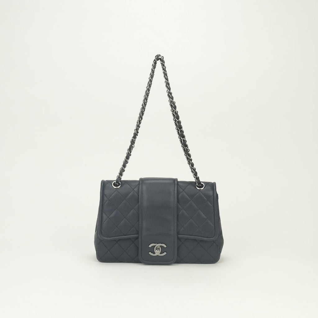 Chanel Quilted Shoulder Bag Lambskin Navy Blue Silver Double Chain S Flap CC