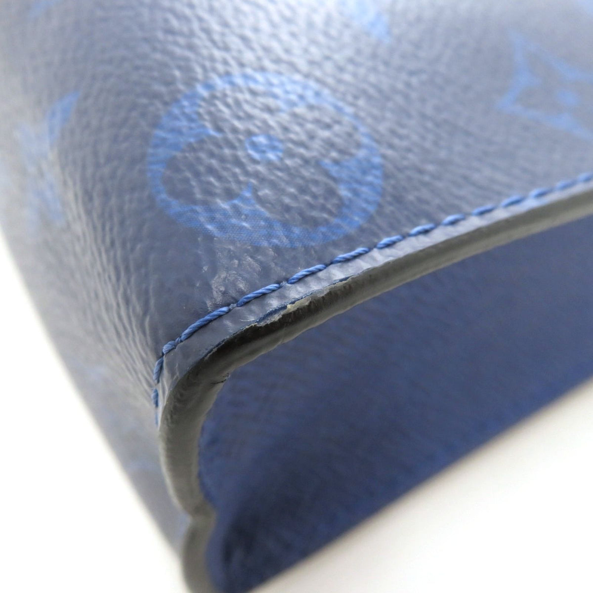 Louis Vuitton Pochette Voyage MM Taigarama Cobalt Clutch — view 4