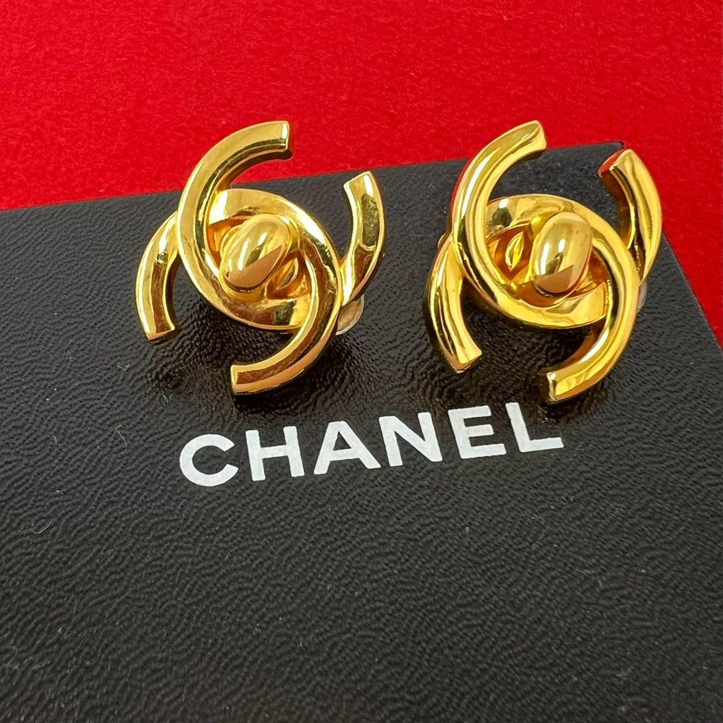 Chanel With Rice 95A Vintage CC Logo Earrings Ear Cuff Gold