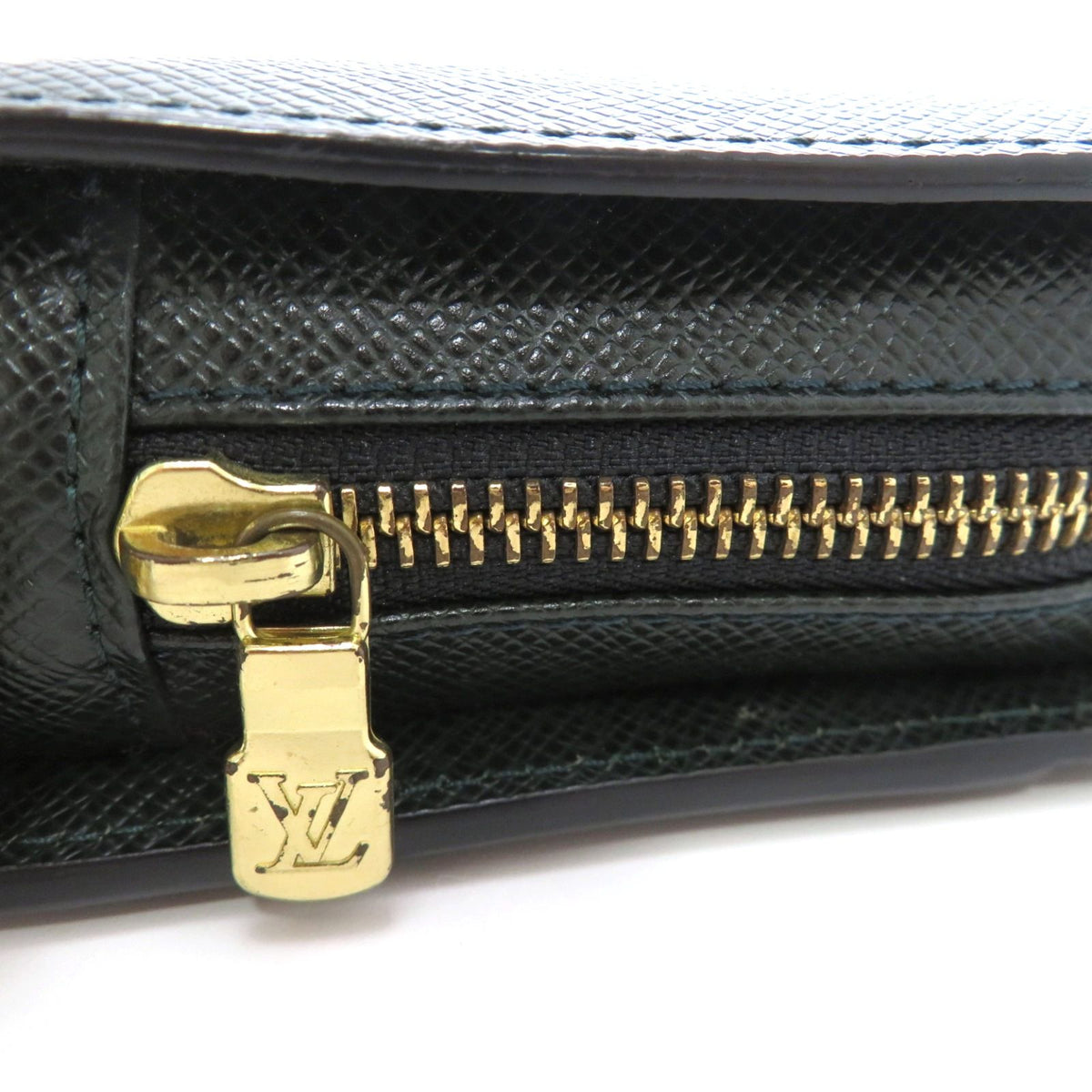 Louis Vuitton Baikal Clutch Taiga Epi Sair — view 6