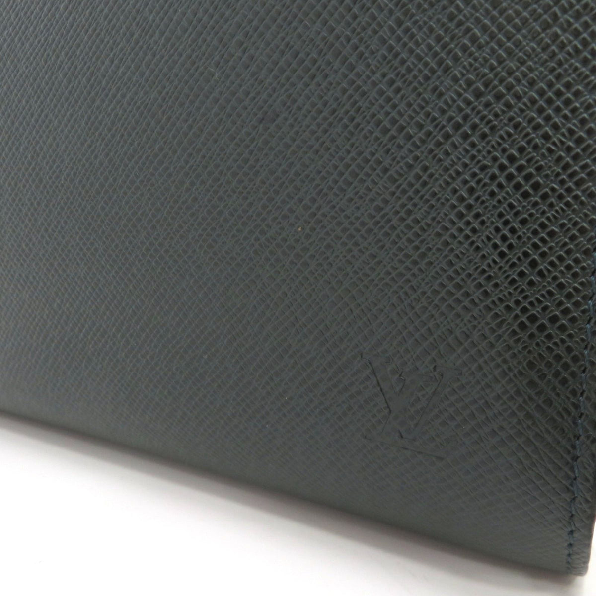 Louis Vuitton Baikal Clutch Taiga Epi Sair — view 7