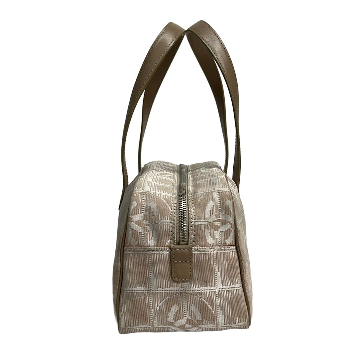 Chanel Handbag New Travel Line Beige White Leather — view 2