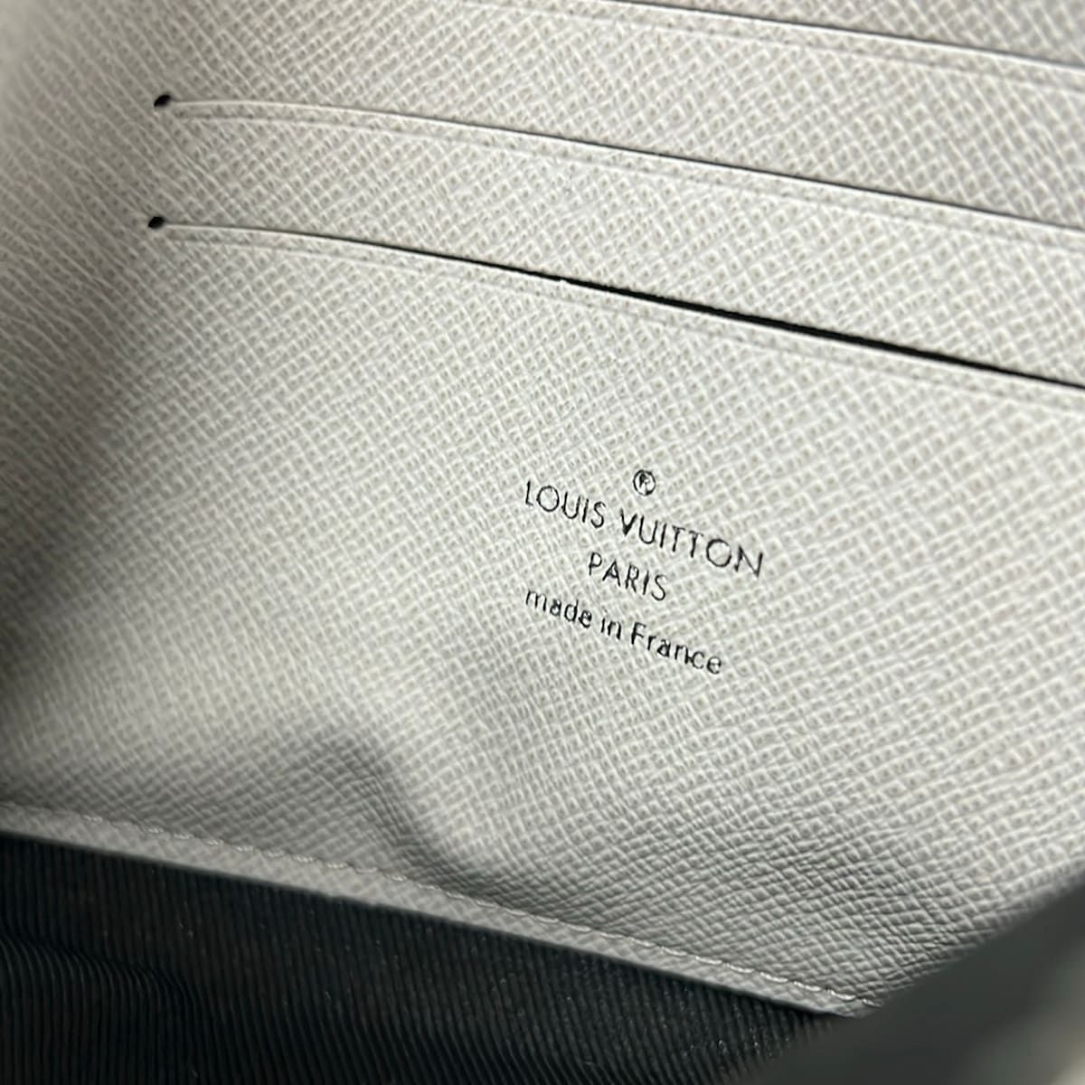 Louis Vuitton Pouch Taigarama Pochette Discovery PM Antarctica Leather Cowhide — view 5
