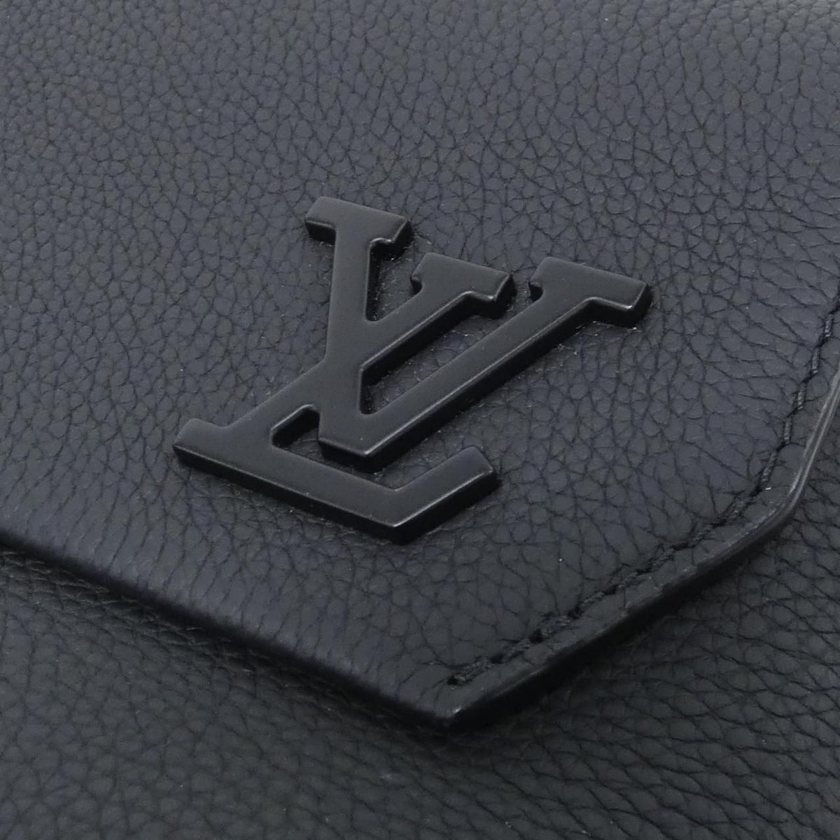 Louis Vuitton LV Aerogram Fast Line Messenger Shoulder Bag — view 4