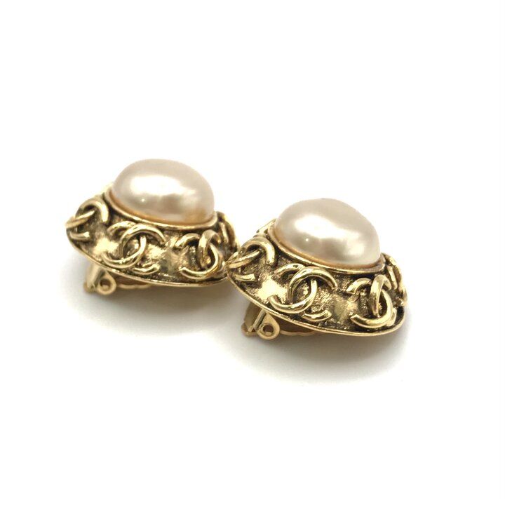 Chanel CC Logo Faux Pearl Vintage Earrings Gold — view 3