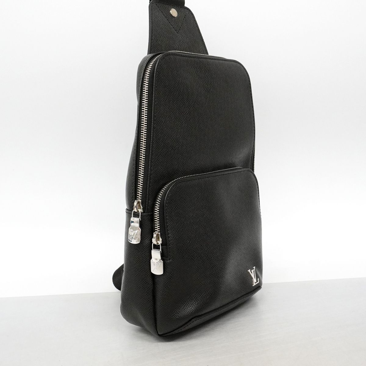Louis Vuitton Belt Bag Taiga Avenue Noir — view 2