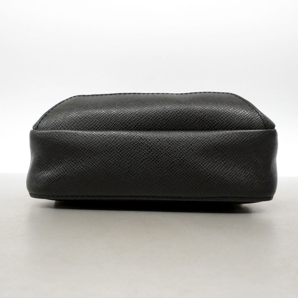 Louis Vuitton Belt Bag Taiga Avenue Noir — view 3